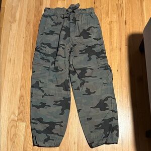 GAP Women’s Olive Green Cargo Pants